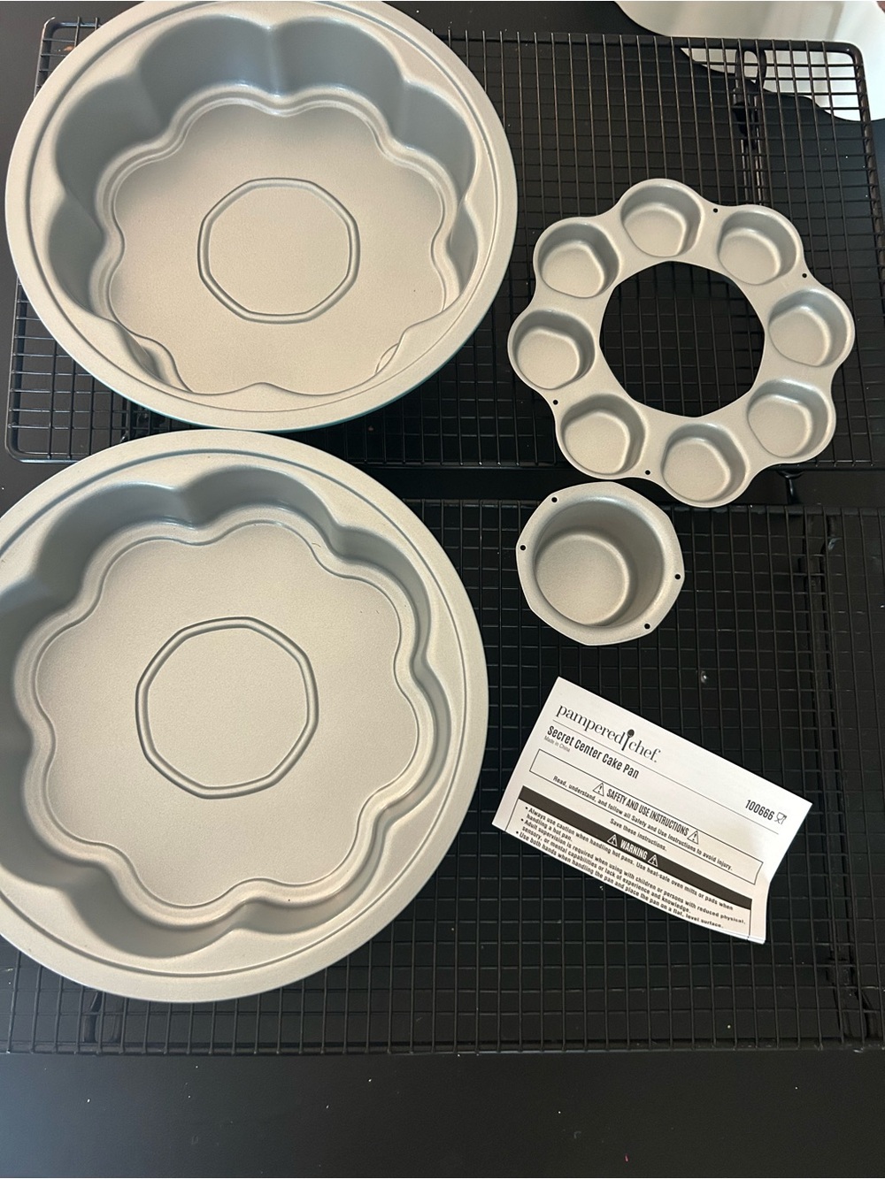 Pampered Chef Silver secret center cake pan